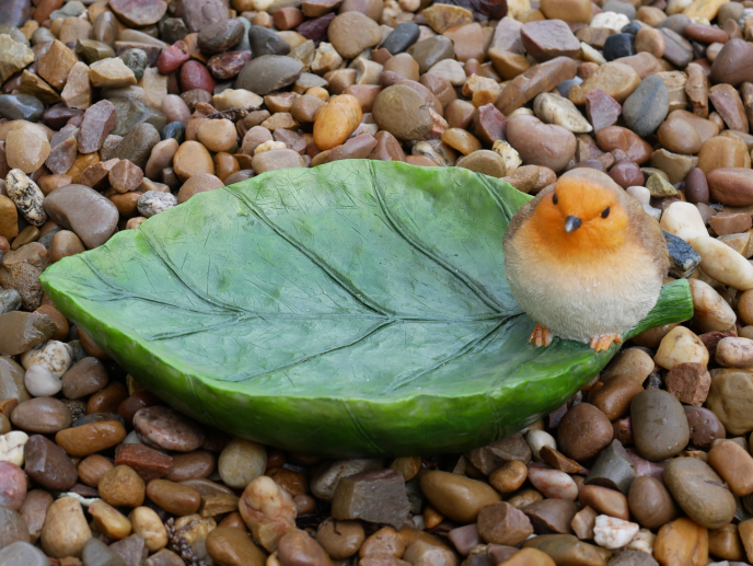 Robin Leaf Bird Feeder